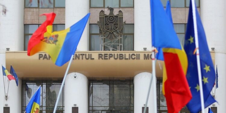 Сторонники «Победы» организовали пикет у здания МВД в Кишиневе