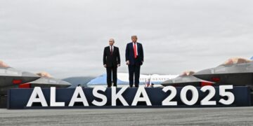 Тему урегулирования на Украине глубоко обсуждали на Аляске, заявил Песков