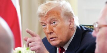 Трамп заявил, что готов ввести санкции против России