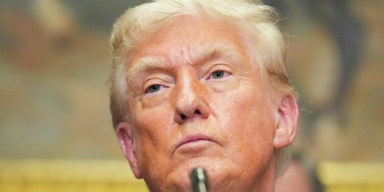 Трамп заявил, что не ставит условием встречи с Путиным контакты с Зеленским