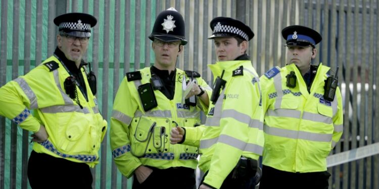 В Британии зафиксировали рекордное число магазинных краж, пишет Times