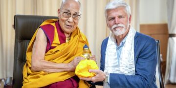 В Чехии объяснили встречу президента с Далай-ламой