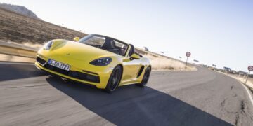 В Германии появились украинцы, ездящие на золотых Porsche