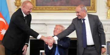 В МИД Ирана оценили подписание Баку и Ереваном мирной декларации