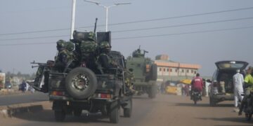 В Нигерии вооруженные люди похитили более 50 человек