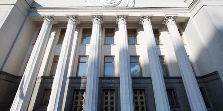 В Раде предложили разрешить выезд с Украины гражданам в возрасте до 24 лет