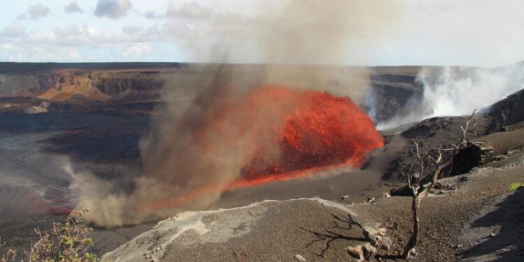 В США начал извергаться вулкан