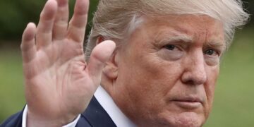 В США подняли истребители для перехвата самолета над гольф-клубом Трампа