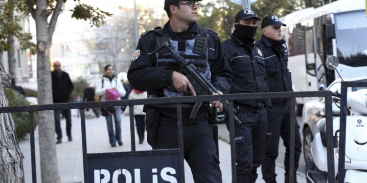 В Турции задержали подозреваемых в подготовке терактов