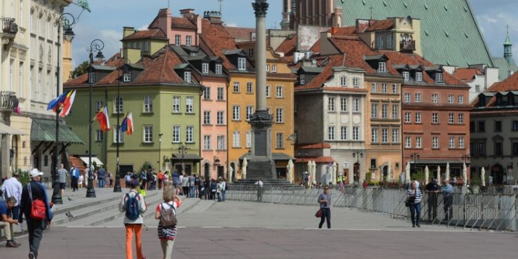 В Варшаве участники акции протеста сожгли флаг ОУН-УПА*