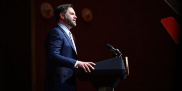 Вэнс прокомментировал свой опыт разговоров с Путиным