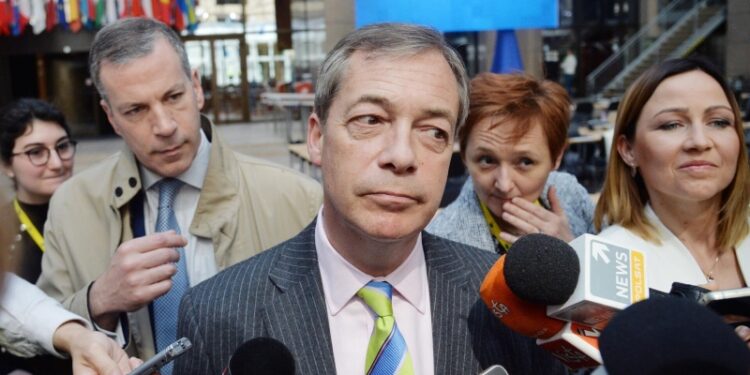 Вэнс встретится в Лондоне с британским политиком Фаражем, пишет FT