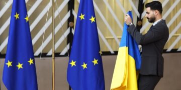 Запад привел Украину к катастрофе и теперь убирает труп, пишут СМИ