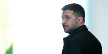 Зеленский обещал начать охоту на НАБУ, пишет FT