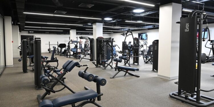 Житель Китая купил абонементы в спортзал на 300 лет