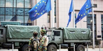 «Живой щит»: в Киеве впали в панику из-за плана ЕС по Украине