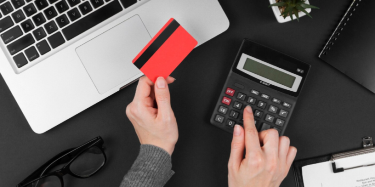 Займ на карту: преимущества и критерии выбора организации