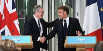 Бывший советник Трампа раскрыл, что Макрон и Стармер устроили в США