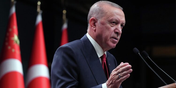 Эрдоган надеется убедить Трампа отменить санкции против Турции, пишут СМИ