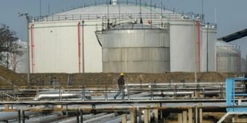 ЕС хочет ограничить поставки нефти из России по «Дружбе», узнало Bloomberg