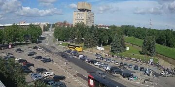 Эстония начнет продавать брошенные на границе с Россией автомобили