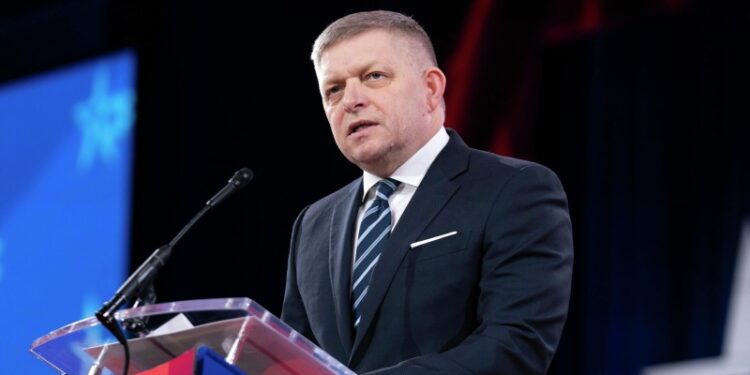 Фицо выступил за предоставление гарантий безопасности России