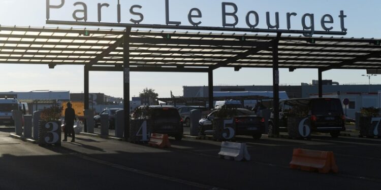 Французские власти прогнозируют перебои с авиасообщением