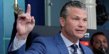 Хегсет опроверг слухи, что видео уничтожения лодки наркоторговцев создал ИИ