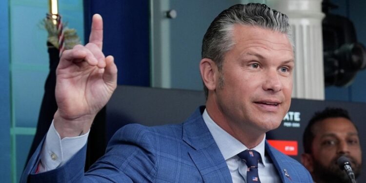 Хегсет опроверг слухи, что видео уничтожения лодки наркоторговцев создал ИИ