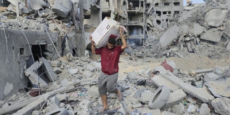 Из ОАЭ в Газу за неделю прибыли 100 грузовиков с гумпомощью