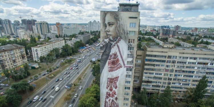 Языковый омбудсмен Украины признала, что ее дочь вела соцсети на русском