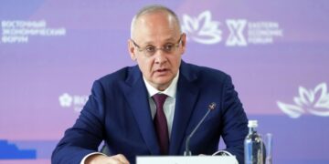 Кобяков: разведка ФРГ снимала с рейсов немцев, ехавших в Россию на ПМЭФ