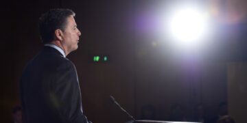 Коми явится с повинной в пятницу, пишут СМИ