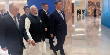 Лидеры России, Китая и Индии показали единство на саммите ШОС, пишут СМИ