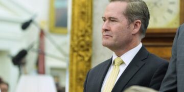 ООН должна вернуться к выполнению функции недопущения войн, заявил Уолтц