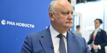 Оппозиция при победе на выборах вернет Молдавию в СНГ, заявил Додон