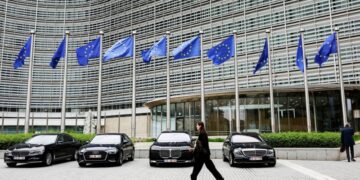 «Переходят в режим истерии». Во Франции раскрыли план Запада против России