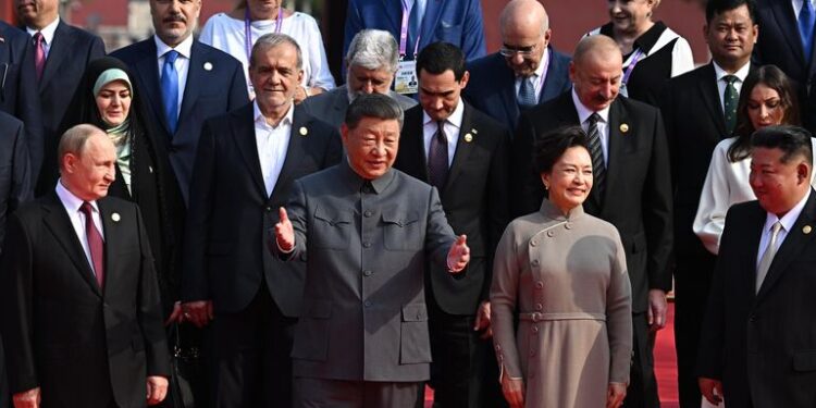 Путин принял участие в юбилейном военном параде в Пекине