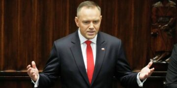 С президентом Польши произошел странный инцидент в храме