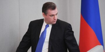 Санкционная дубина обрушит европейское единство, заявил Слуцкий