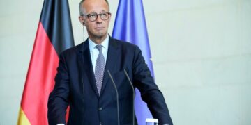 Стремление Мерца к реваншу беспокоит политическую элиту ФРГ, заявили в СВР