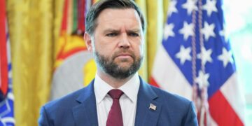 Трамп не видит смысла в экономической изоляции России, заявил Вэнс