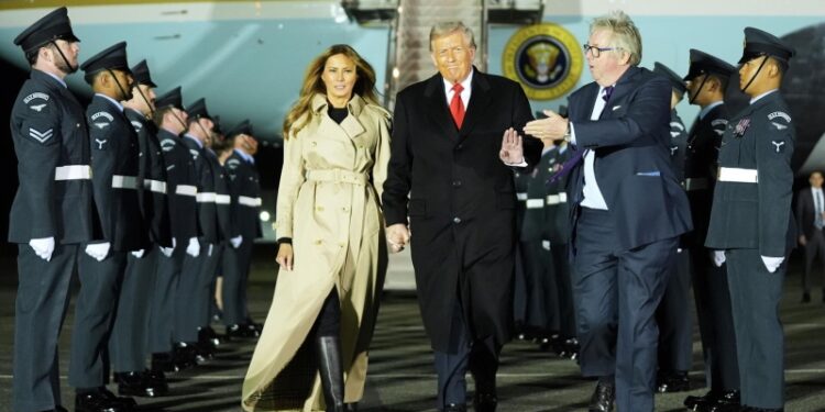 Трамп планирует пригласить Карла III, пишут СМИ