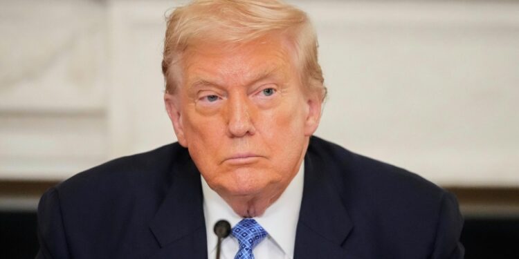 Трамп заявил, что США могут занять «другую позицию» по Украине