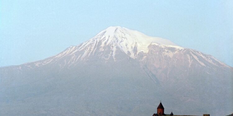 В Армении уберут изображение горы Арарат со штампов в паспорте