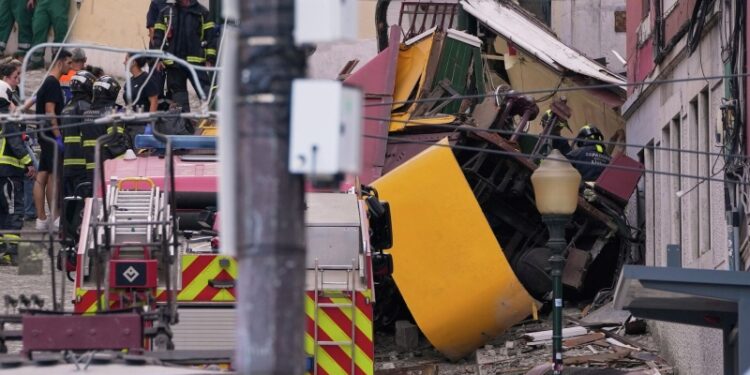 В Португалии объявили траур из-за ЧП в Лиссабоне