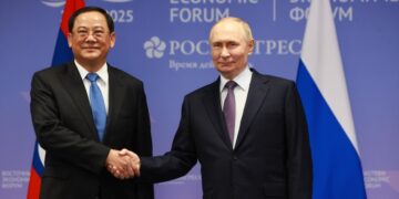 ВЭФ позволяет пообщаться с коллегами из АТР, заявил Путин