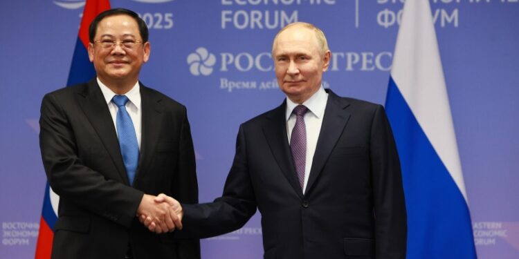 ВЭФ позволяет пообщаться с коллегами из АТР, заявил Путин