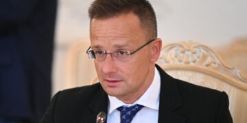 Венгрия не поддерживает вступление Украины в ЕС, заявил Сийярто