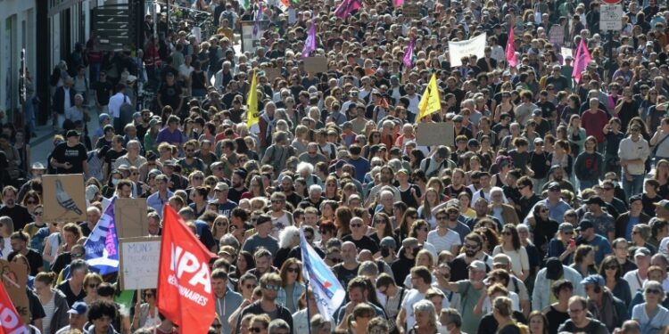 Во Франции более полумиллиона человек вышли на акции протеста